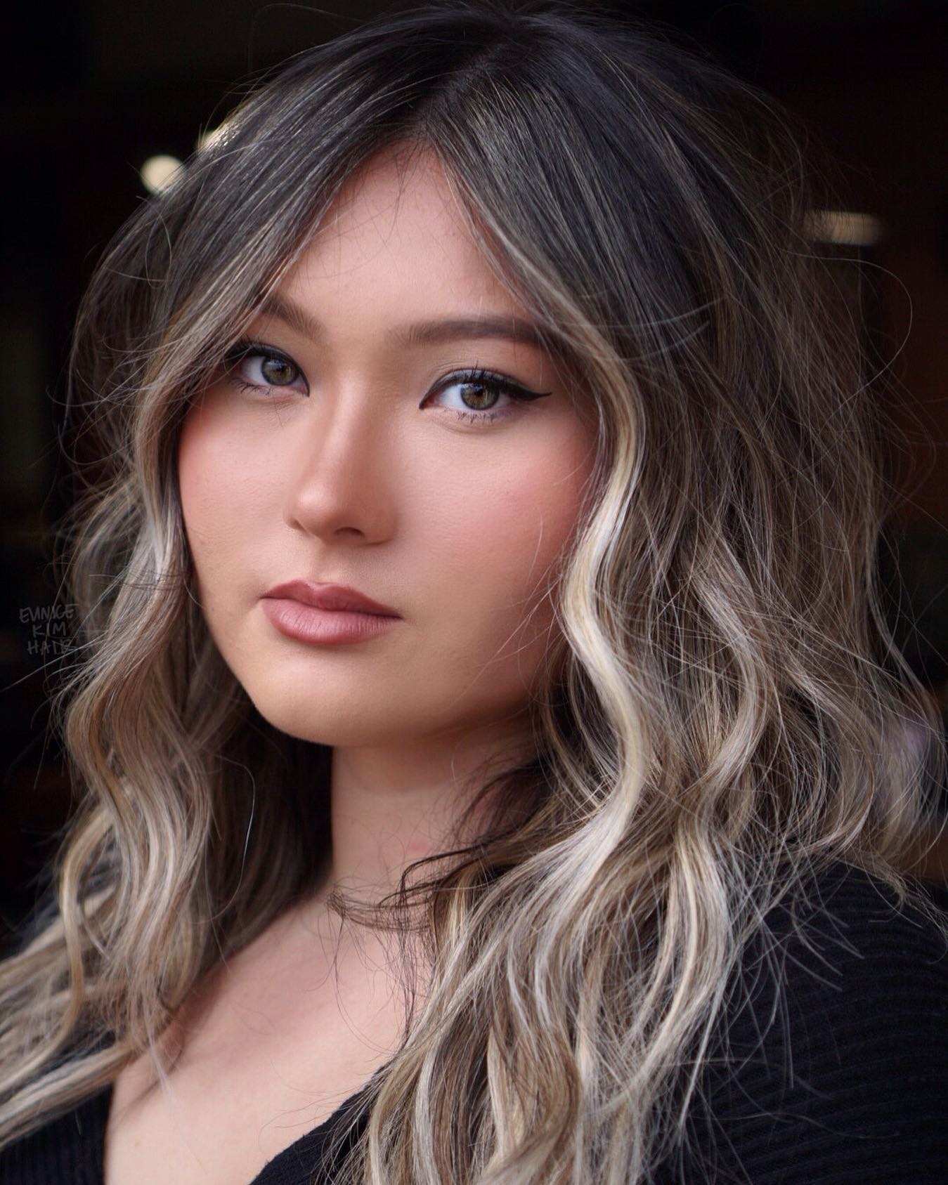 Flattering Long Wavy Style with Highlights